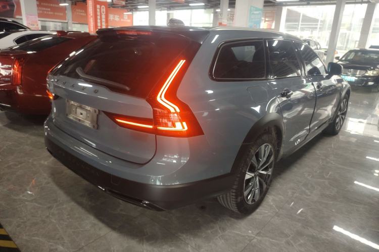 Used Volvo V90 2021 Cross Country B5 AWD Smart Range Edition