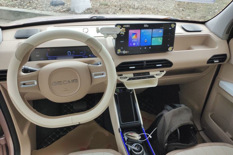 Used Geely Galaxy Panda 2024 Panda Mini 200km Endurance Bear Center Console