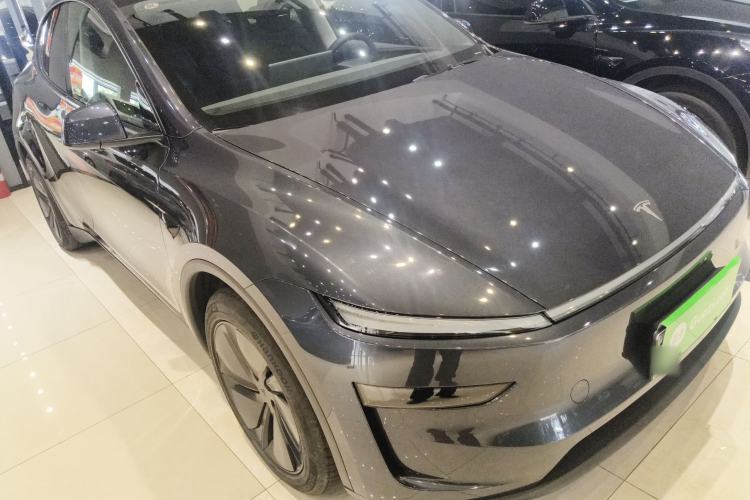 Used Tesla Model Y 2025 Long-Range All-Wheel-Drive Version
