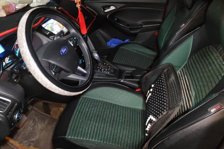 Used Ford Focus 2015 Hatchback 1.6L Automatic Fashion Edition
