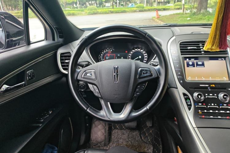 Used Lincoln MKX 2018 2.0T Two-Wheel Drive Deluxe Edition Steering Wheel