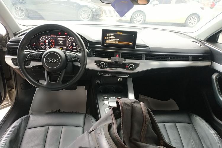 Used Audi A4L 2018 30th Anniversary Edition 40 TFSI Fashion Model Center Console