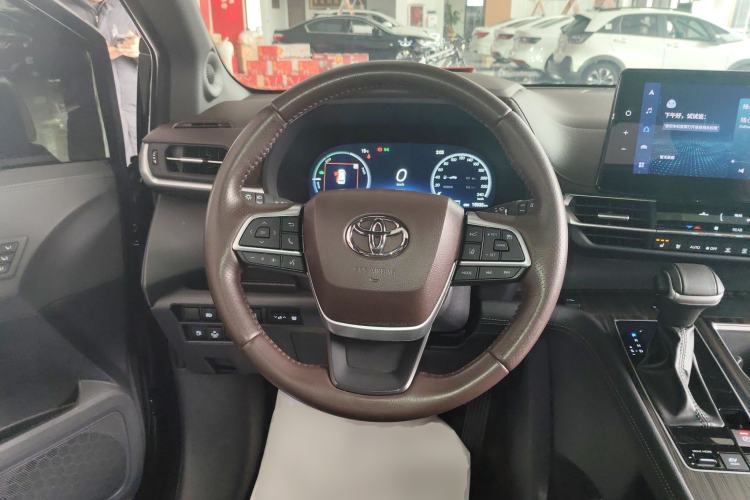 Used Toyota Sienna 2023 2.5L Hybrid Platinum Edition