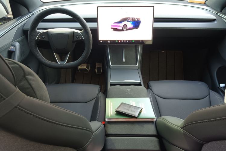 Used Tesla Model Y L 2025 Model Long-Range All-Wheel-Drive Version