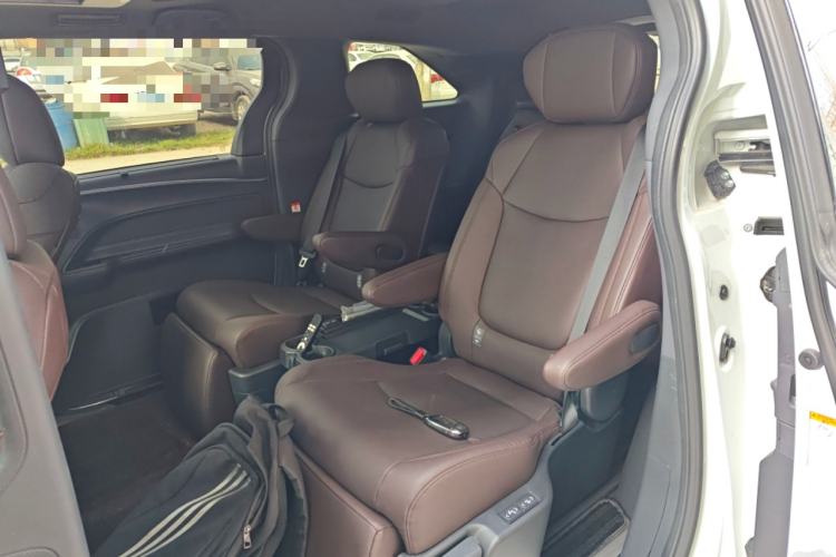 Used Toyota Granvia 2023 2.5L Hybrid Flagship VIP Edition