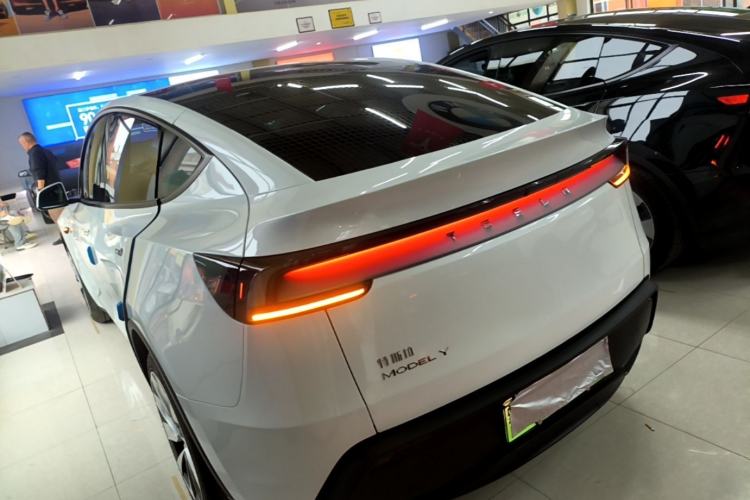 Used Tesla Model Y 2025 Rear-Wheel-Drive Version Exterior 2