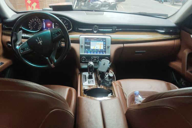 Used Maserati President 2013 3.0T Standard Model Center Console