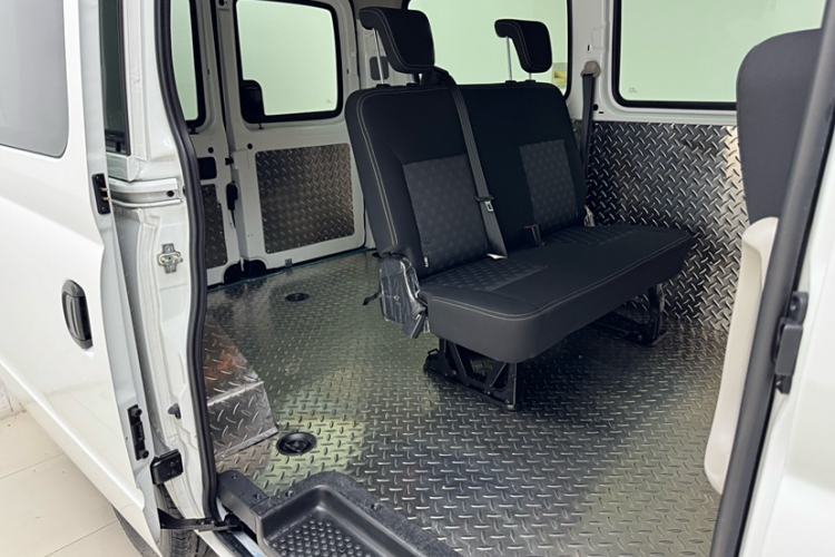 Used SAIC MAXUS Xintu V80 2024 Aotong 6AMT Short-Wheelbase Ultra-Low Roof 127 Ps 5/6 Seats