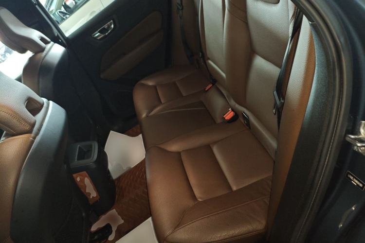 Used Volvo XC60 2022 B5 4x4 Zhiyi Luxury Edition
