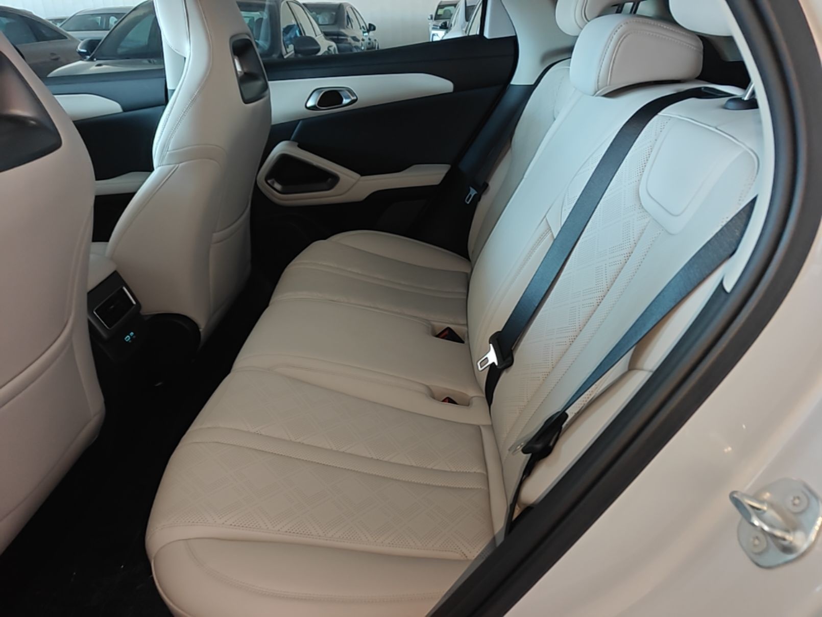 BYD Yuan UP 2025 Model 301KM Leading Version — снимка 20