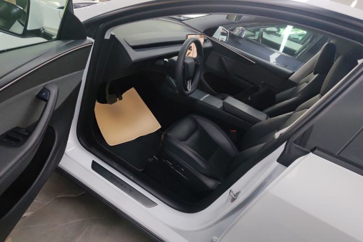 Used Tesla Model Y 2025 Rear-Wheel-Drive Version