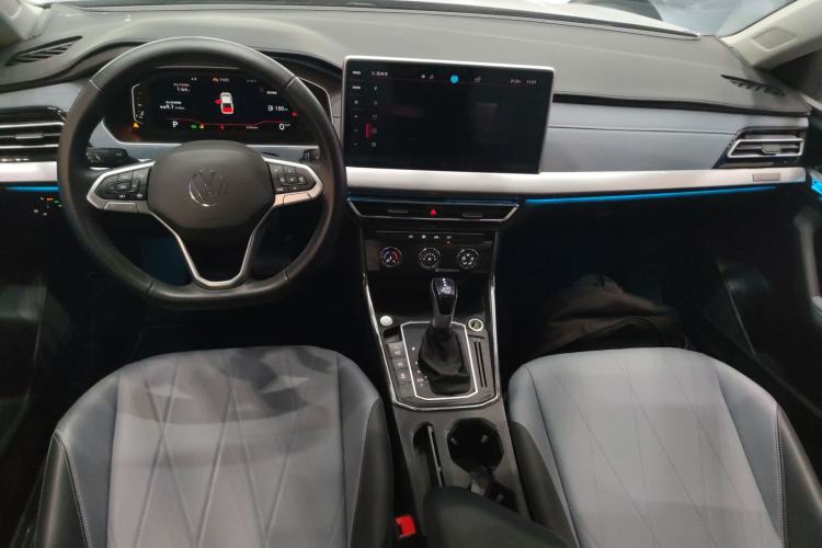 Used Volkswagen Lavida 2023 Revised Version 1.5L Automatic Starry Sky Edition – 5 Million Units Center Console