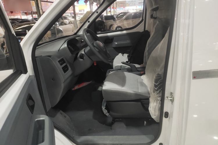 Used Wuling Yangguang 2024 230km Practical Enclosed-Window Version 60kW
