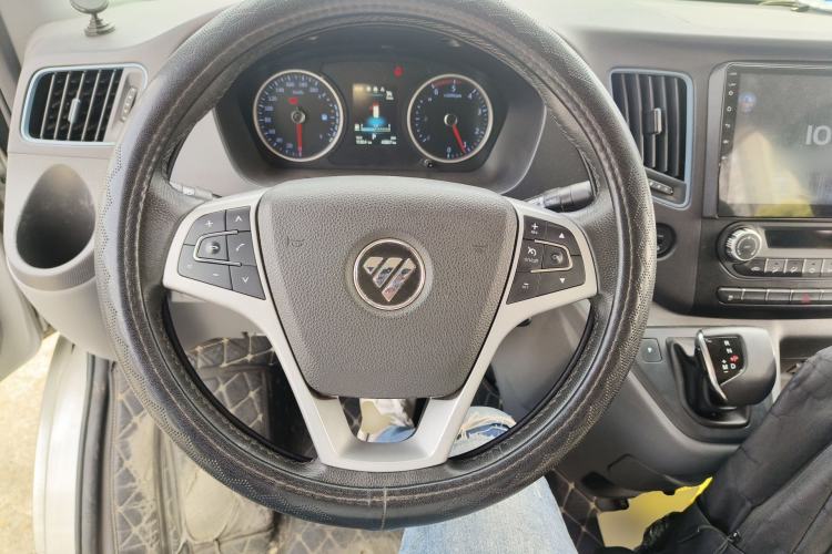 Used Foton Toano 2023 2.0T Automatic Jixiang Multi-Function Long-Wheelbase Mid-Height Rear Single Tire – Available in 6/7/9-Seater Configurations Steering Wheel
