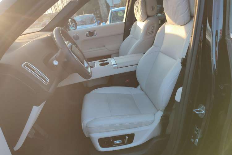 Used Li Auto L8 2023 Pro Model
