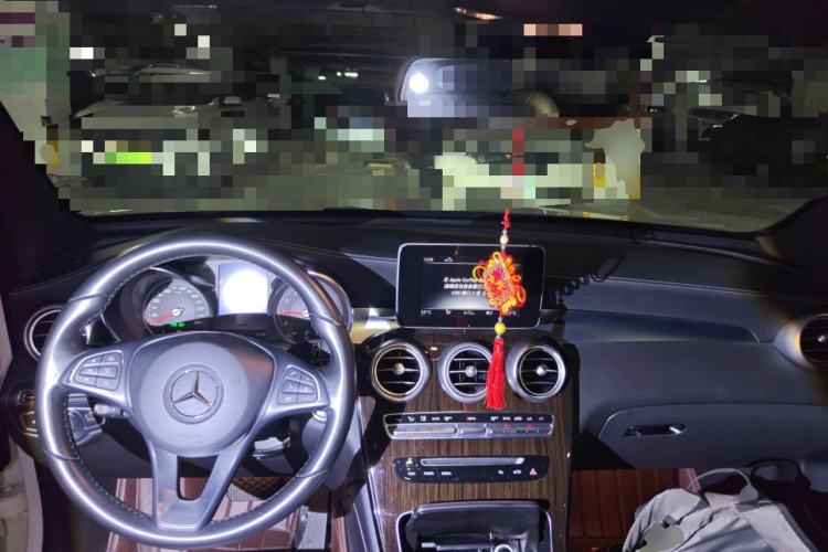 Used Mercedes-Benz GLC 2019 GLC 260 4MATIC Dynamic Edition Center Console