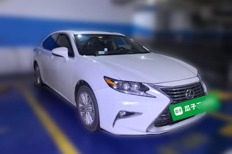 Used Lexus ES 2015 200 Elite Edition Front Right 45 Deg