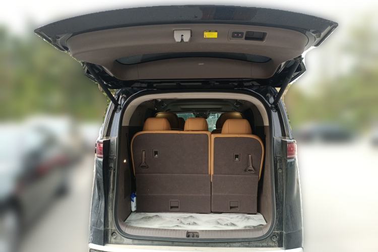 Used Denza D9 2022 DM-i 1040 Prestige Model Trunk