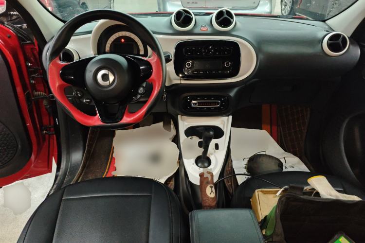 Used smart forfour 2018 1.0L 52 kW Dynamic Edition Center Console