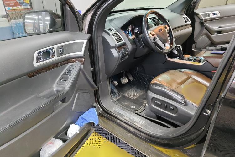 Used Ford Explorer 2013 3.5L Deluxe Model
