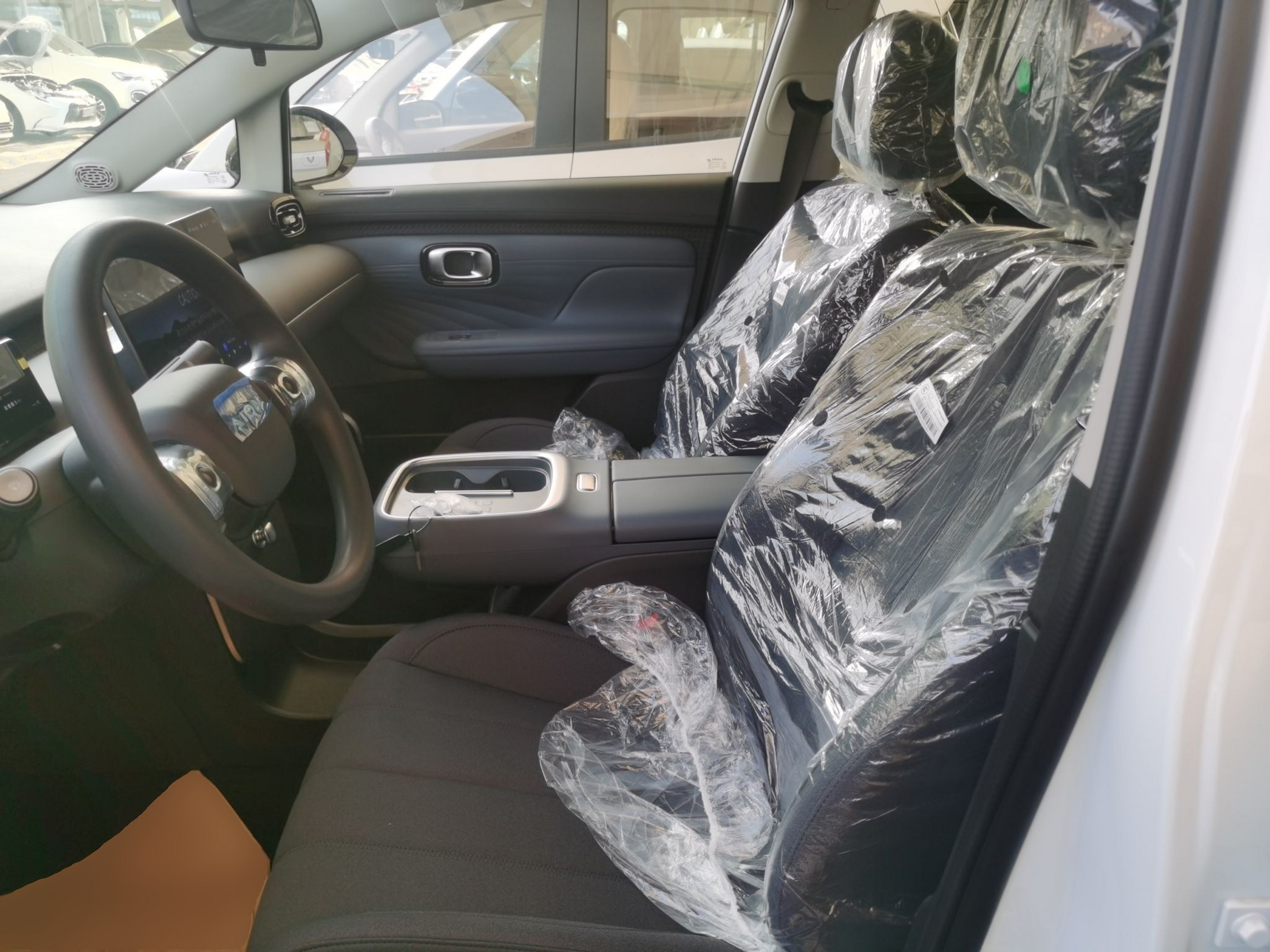 المقاعد الأمامية داخل السيارة