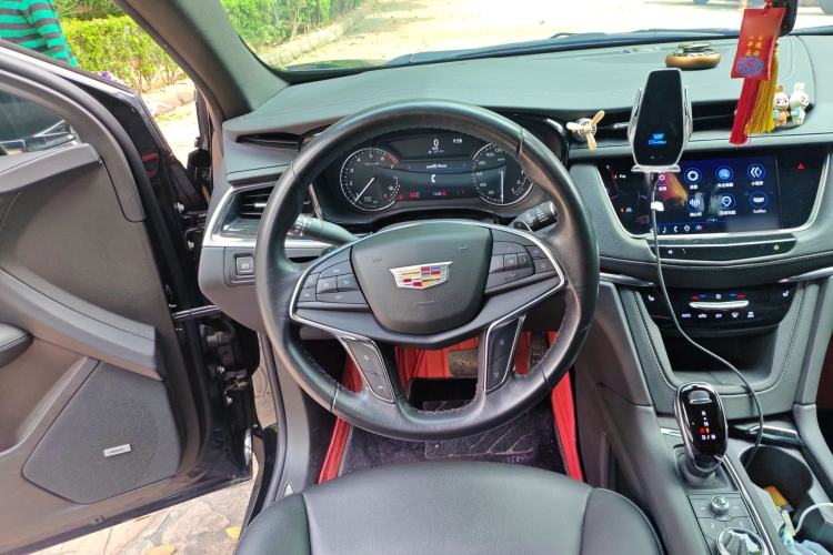 Used Cadillac XT5 2022 2.0T Two-Wheel Drive Luxury Version Steering Wheel