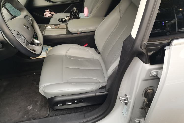 Used Nio ET5 2022 75 kWh Left Front Seat