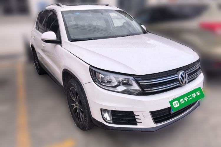 Used Volkswagen Tiguan 2013 1.8 TSI Automatic All-Wheel Drive Luxury Model Front Right 45 Deg
