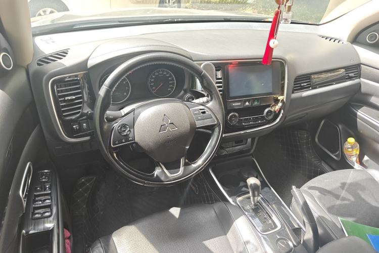Used Mitsubishi Outlander 2018 2.0L Two-Wheel-Drive Jiale Edition 7-Seater