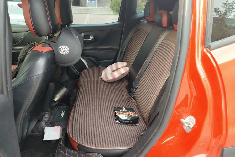 Used Jeep Renegade 2018 Connected Large Screen Version 180T Automatic High-Energy Edition Left Rear Seat