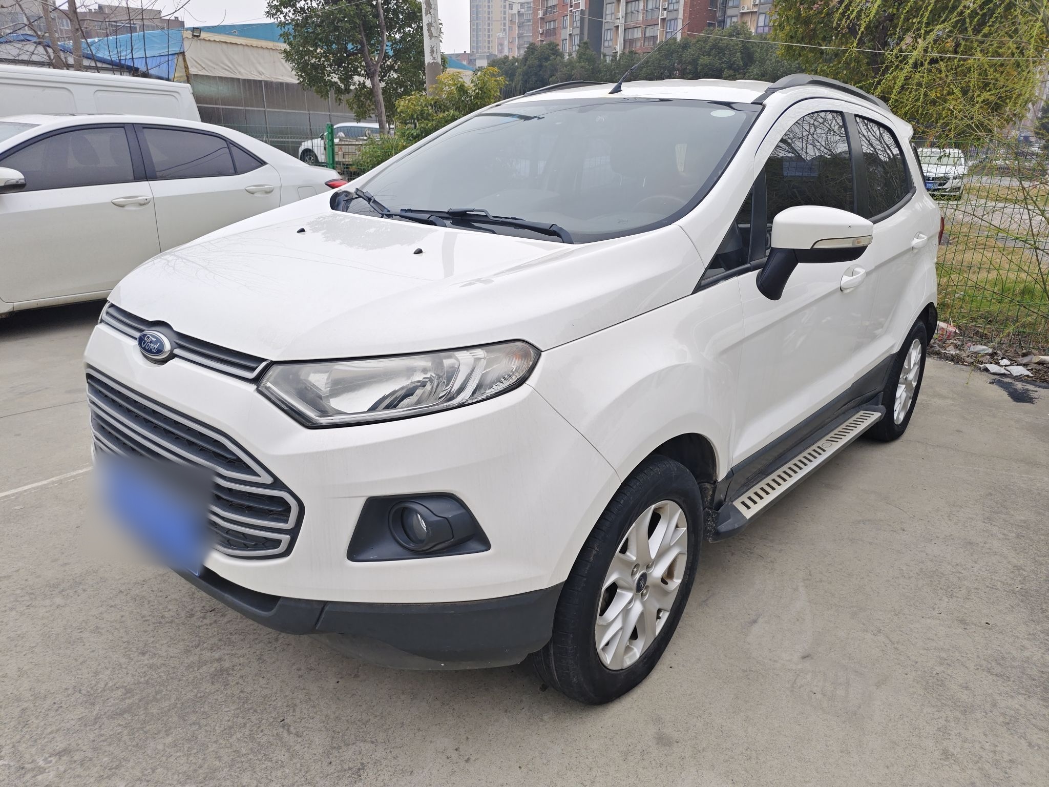 Под передней частью автомобиля