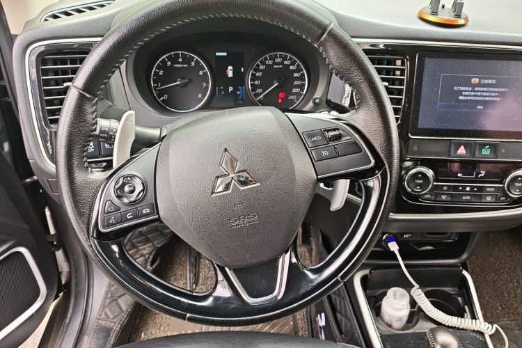 Used Mitsubishi Outlander 2019 2.4L 4x4 Zhi Xiang Edition 7 Seats China VI Standard