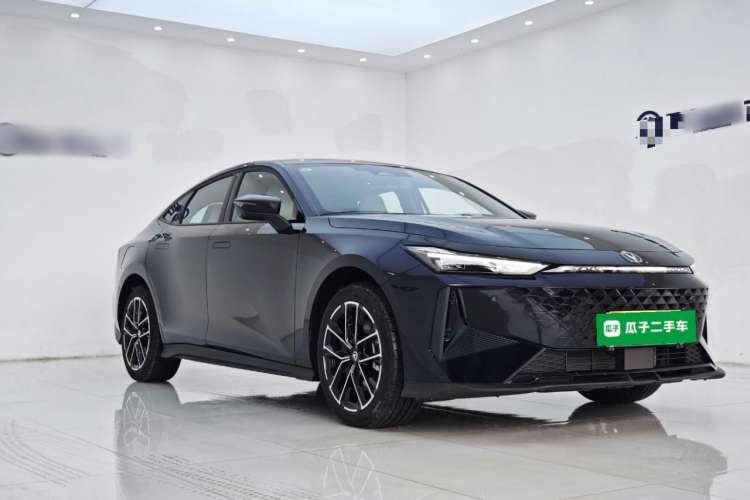 Used Changan UNI-V iDD 2024 Blue Whale Smart Electric iDD 136km Luxury Model
