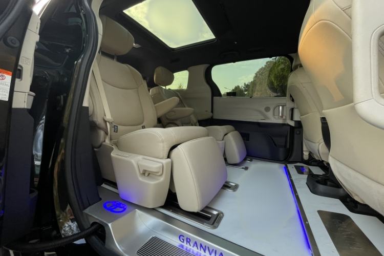 Used Toyota Granvia 2022 2.5L Hybrid Prestige Edition
