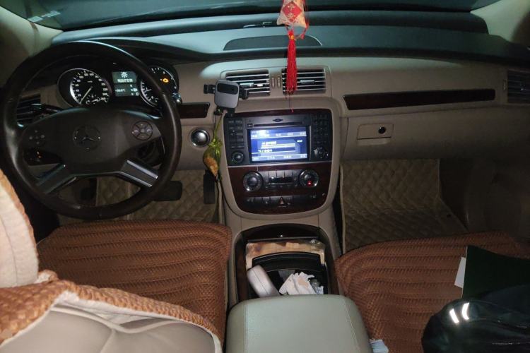 Used Mercedes-Benz R-Class 2010 R 350 L 4MATIC Center Console