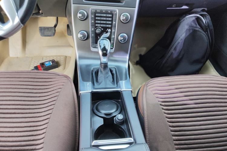 Used Volvo V60 2014 Restyled T5 Zhiya Edition
