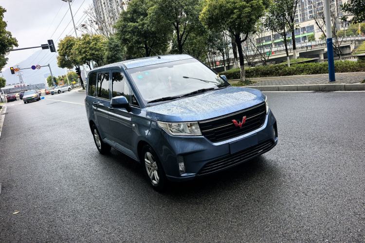 Used Wuling Hongguang PLUS 2019 1.5T Manual Comfort Version 7 Seats

