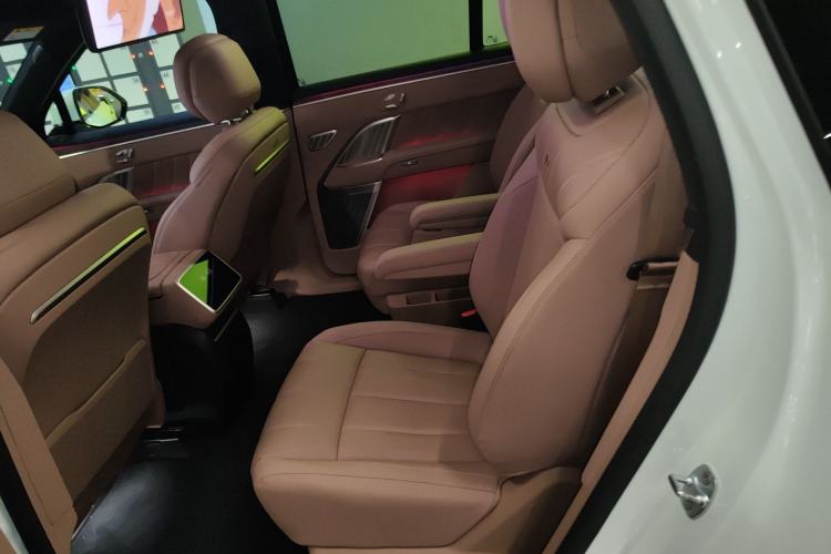 Used ONVO Luxeed L90 2025 Model—Max Six-Seater Version Left Rear Seat