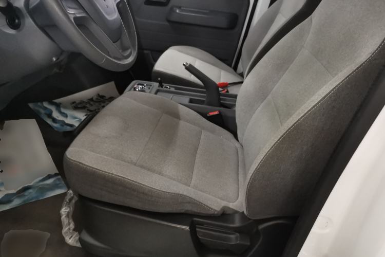 Used Wuling Yangguang 2024 300km Range Practical Window-Sealed Version 60kW Left Rear Seat