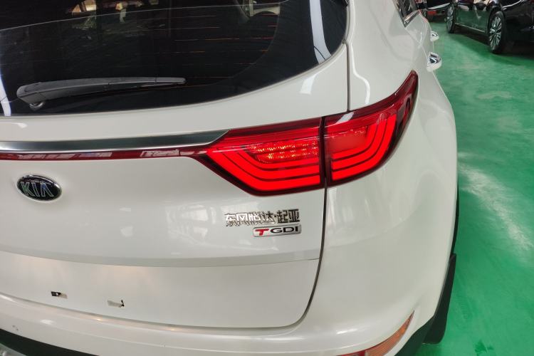 Used Kia KX5 2017 1.6T Automatic Two-Wheel Drive 15th Anniversary Special Edition DLX Exterior 6