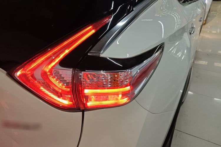 Used Nissan Murano 2021 2.5L XL Two-Wheel Drive Smart Connect Luxury Edition Right Rear Taillight