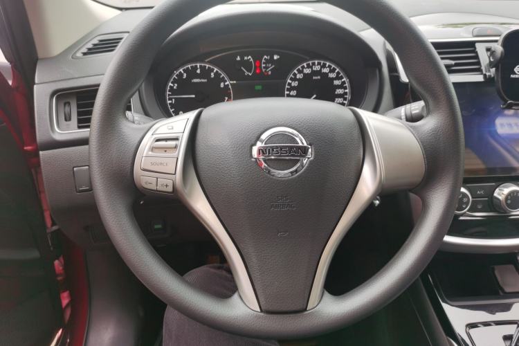 Used Nissan Tiida 2016 1.6L CVT Cool Dynamic Edition Steering Wheel