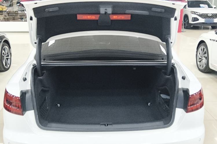 Used Audi A4L 2019 40 TFSI Fashion Edition China VI Emission Standard Trunk