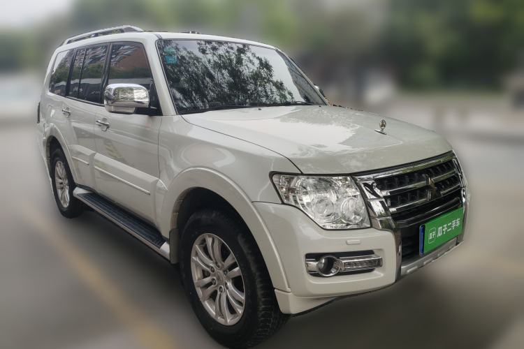 Used Mitsubishi Pajero  Front Right 45 Deg