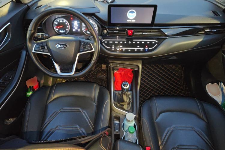 Used JAC Group Refine S4 2019 1.5T Manual Dream Edition Center Console