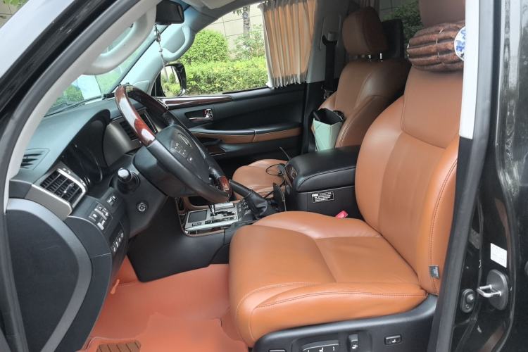 Used Lexus LX 2013 570
