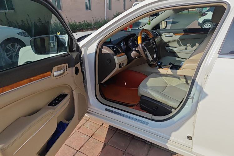 Used Chrysler 300C 2013 3.6L Luxury Edition
