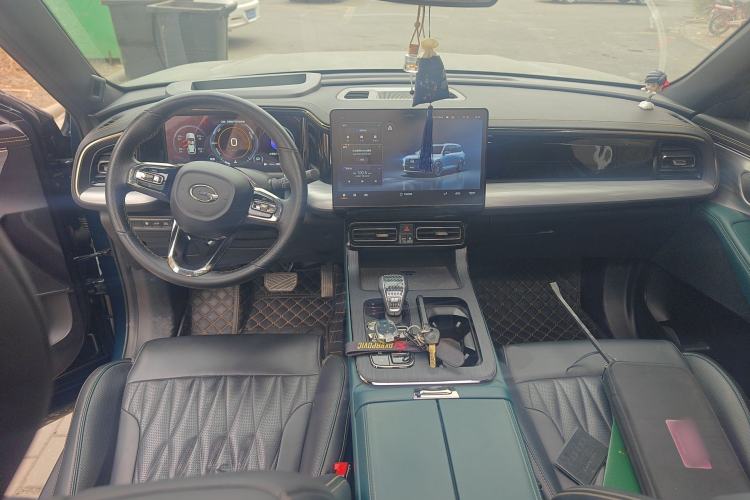 Used GAC Trumpchi GS8 2022 Double-Energy Series 2.0TM Four-Wheel Drive Premium Edition (7 Seats) Center Console