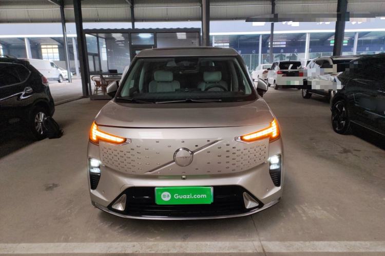 Used Volvo EM90 2025 Ultra Six-Seater