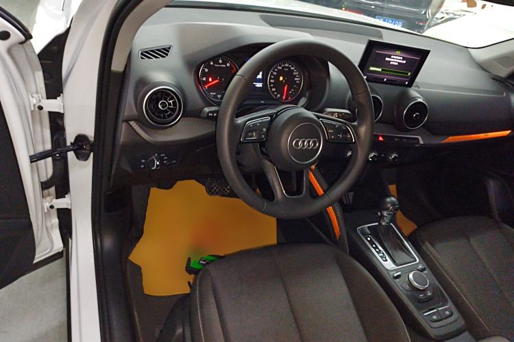 Used Audi Q2L 2018 35 TFSI Launch Exclusive Edition China V Center Console